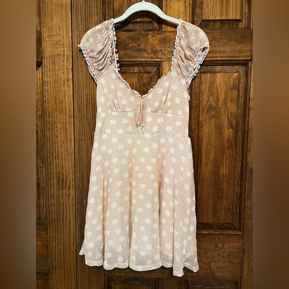 Urban Outfitters Audrey Mini Dress Beige Floral Size Medium - Picture 10 of 12